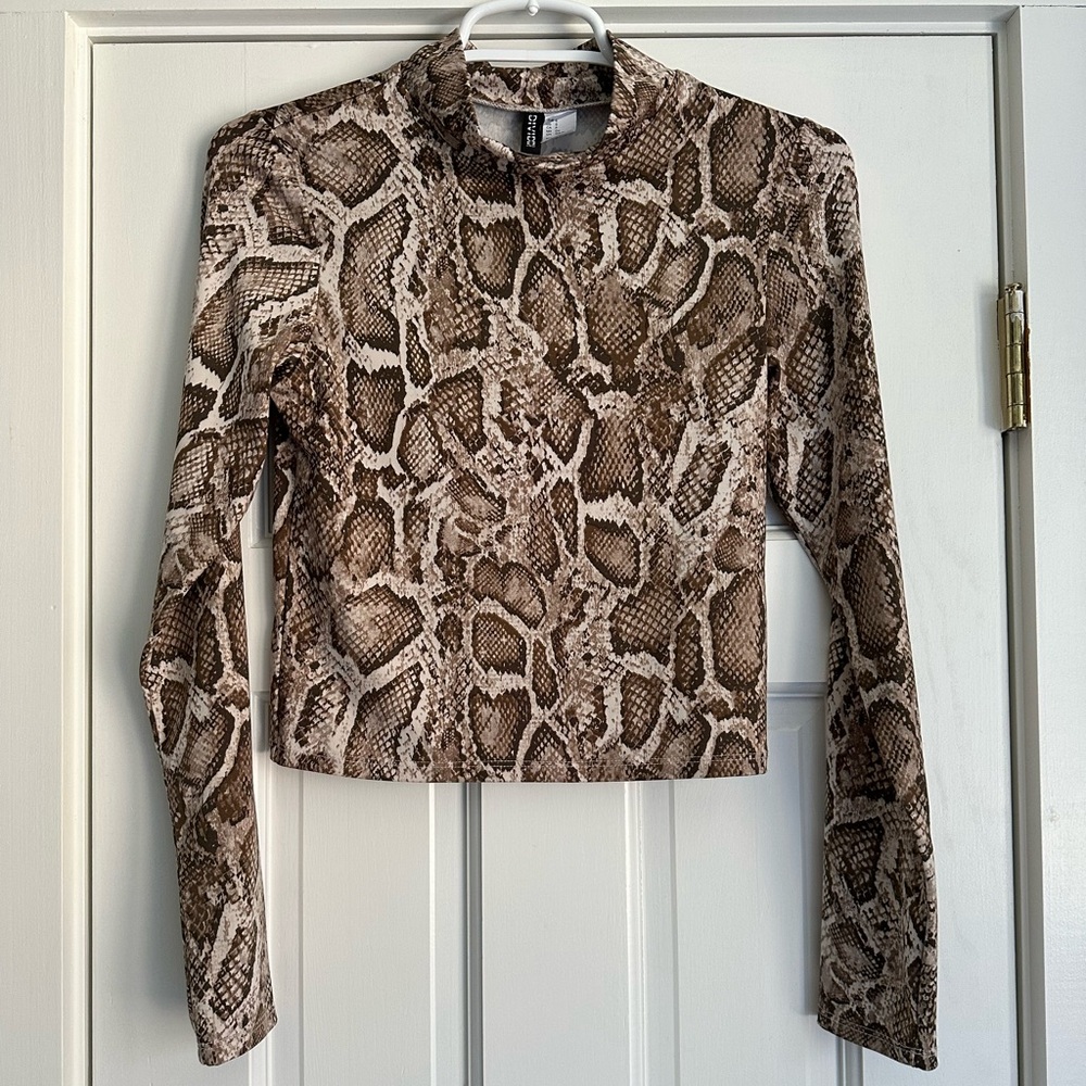 H&M Snake Print Long Sleeve Cropped Top